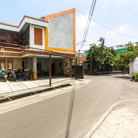 Reddoorz Syariah Near Stadion Manahan Solo 2 Exteriér fotografie
