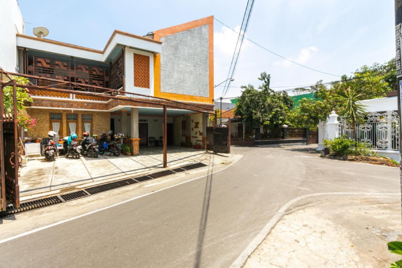 Reddoorz Syariah Near Stadion Manahan Solo 2 Exteriér fotografie